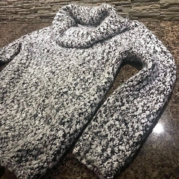 So Soft!!! Cute Buffalo David Bitton Turtleneck Sweater in Black & White Eyelash - Picture 9 of 16